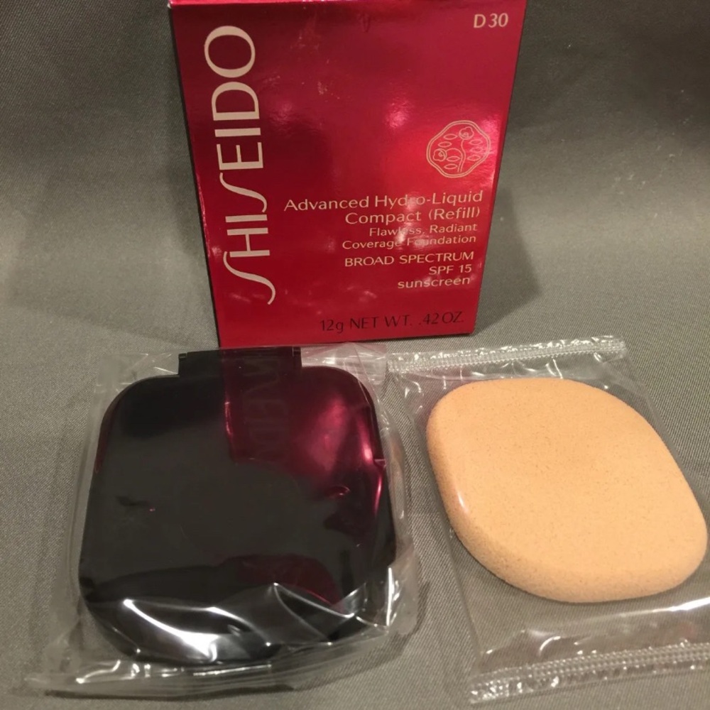 NIB Shiseido Advanced Hydro-Liquid Compact Refill D30 Very Rich Brown SPF 15